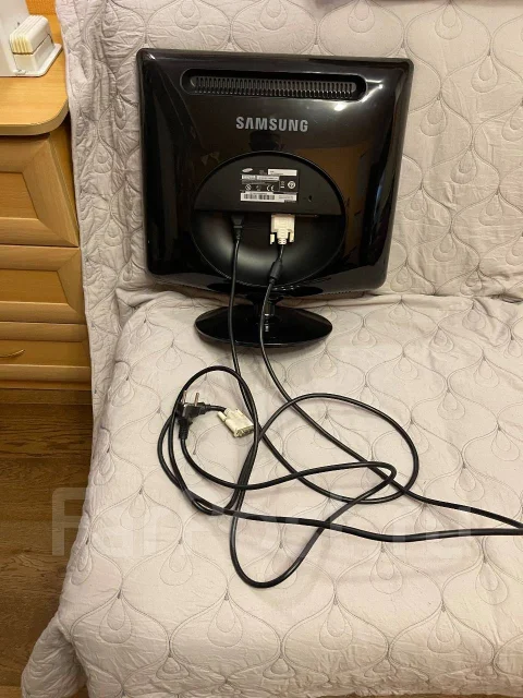 Samsung. 19", ���������� �� (LCD, LED, QLED) ����