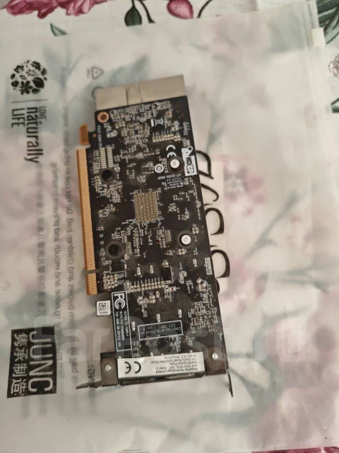 Radeon RX 6400 ����