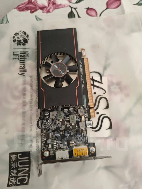 Radeon RX 6400 ����
