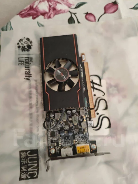 Radeon RX 6400 ����