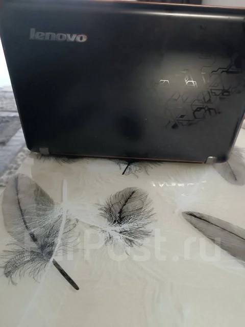 Lenovo IdeaPad Y560. 15.6", 2,3����, ��� 4 ��, ���� 250���, WiFi: 1, Bluetooth: 1, ����������� �� 1��. ����
