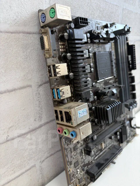 Socket AM3+ ����
