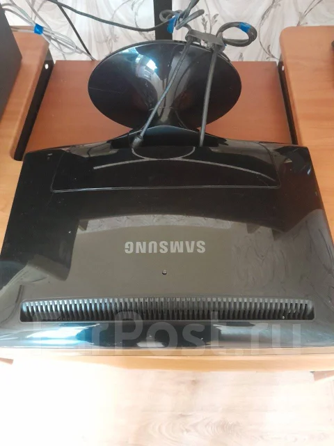 Samsung. 19", ���������� �� (LCD, LED, QLED) ����