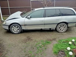 Opel Omega ����