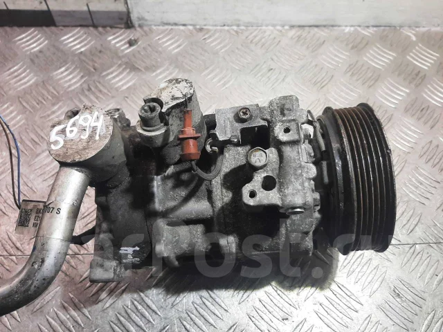 ���������� ������������ Audi A4 2012 8T0260805P ����