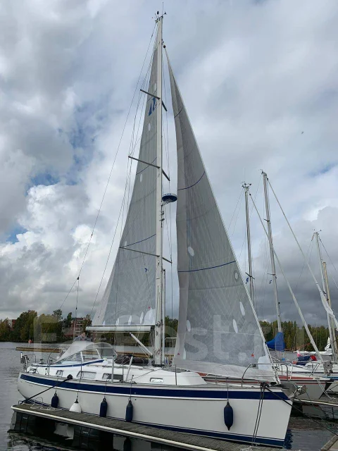 �������� ���� Hallberg-Rassy 372 (2010). ����� 11,35��., 2010 ���. ��� ����� �� �����-���������� ����