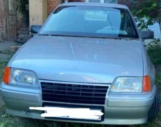 Opel Kadett. W0L000033H5139563, 12SC1158270 ����
