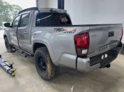 Toyota Tacoma ����