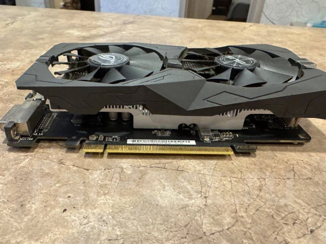 Radeon RX 560 ����