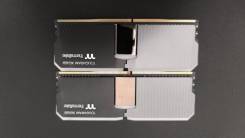 ����������� ������ Thermaltake Toughram XG RGB 16gb ����