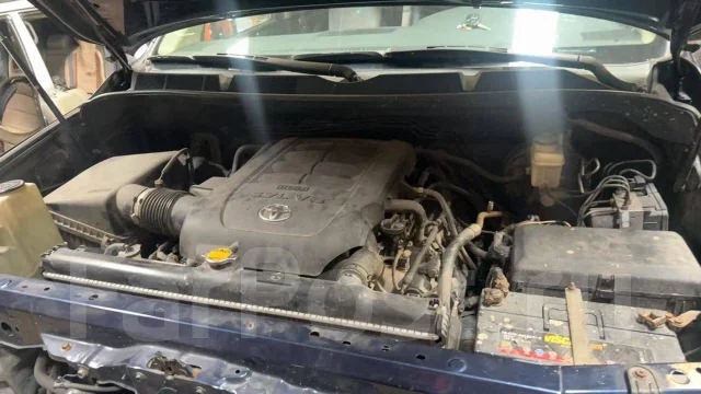 Toyota Tundra. 3UR ����