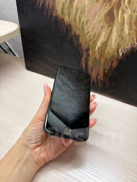 Apple iPhone SE 2020. �/�, 64 ��, ������, 3G, 4G LTE, NFC, eSIM ����