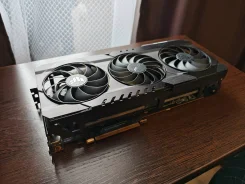 Radeon RX 6800 ����