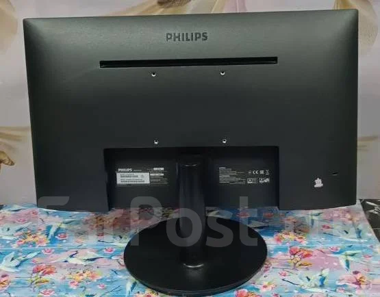 Philips. 21.5" ����