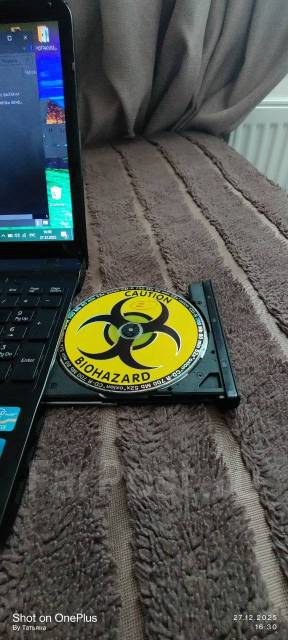 Sony VAIO. 15.6", 2,4����, ��� 4 ��, ���� 500���, WiFi: 1, Bluetooth: 1, ����������� �� 1��. ����