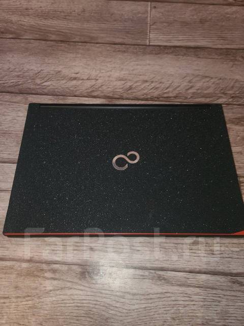 Fujitsu. 15.6", 2,5����, ��� 8 ��, ���� 512���, WiFi: 1, Bluetooth: 1, ����������� �� 4��. ����