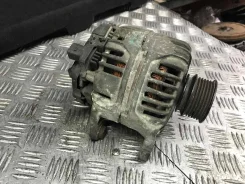 ��������� Volkswagen Golf 2000 AG421 037903025E ����