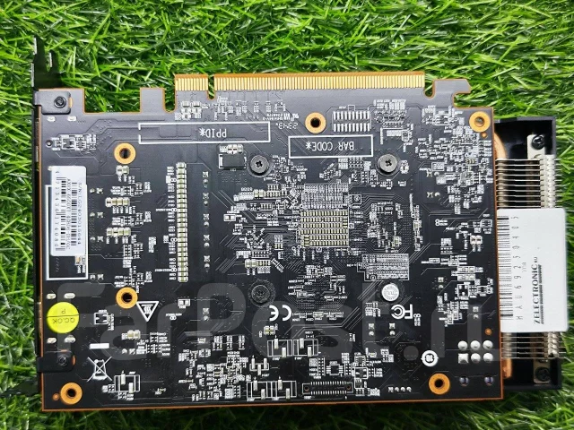 Radeon RX 6500 XT ����