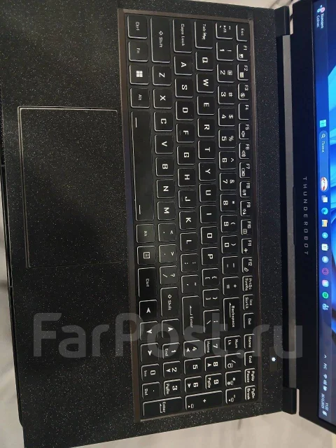 Thunderobot. 15.6", 1,5����, ��� 16 ��, ���� 500���, WiFi: 1, Bluetooth: 1 ����