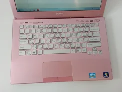 Sony VAIO VPC-SB3M1R. 13.3", 2,2����, ��� 4 ��, ���� 500���, WiFi: 1, Bluetooth: 1 ����