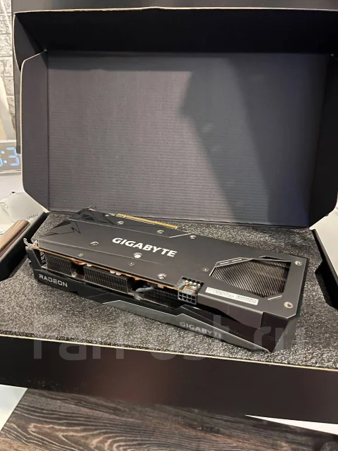 Radeon RX 7600 ����