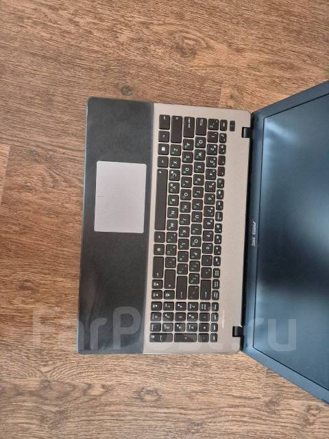 Asus. 15.6", 2����, ��� 4 ��, ���� 500���, WiFi: 1, Bluetooth: 1, ����������� �� 2��. ����