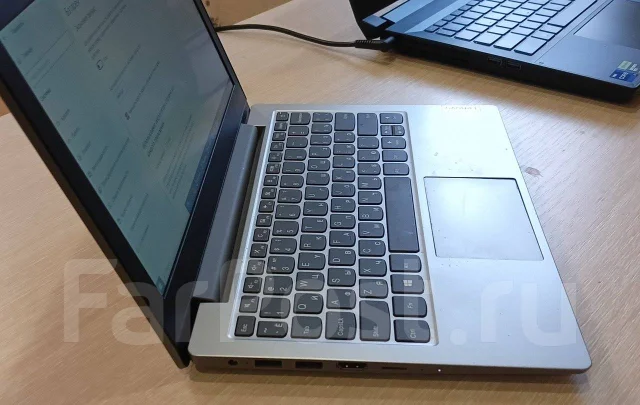 Lenovo. 11.1", 1,4����, ��� 4 ��, ���� 128���, WiFi: 1, Bluetooth: 1, ����������� �� 6��. ����