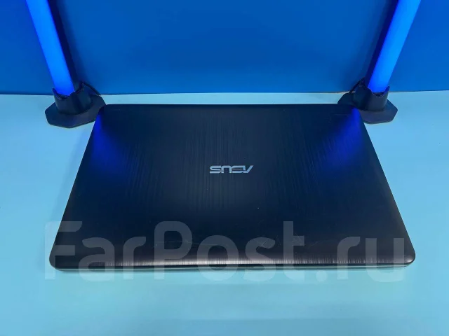 Asus. 15.6", 3����, ��� 4 ��, ���� 128���, WiFi: 1, Bluetooth: 1, ����������� �� 2��. ����