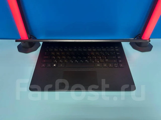 HP 14. 14", 3����, ��� 8 ��, ���� 256���, WiFi: 1, Bluetooth: 1, ����������� �� 3��. ����