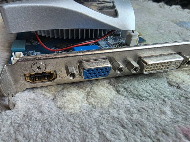 GeForce GTS 250 ����