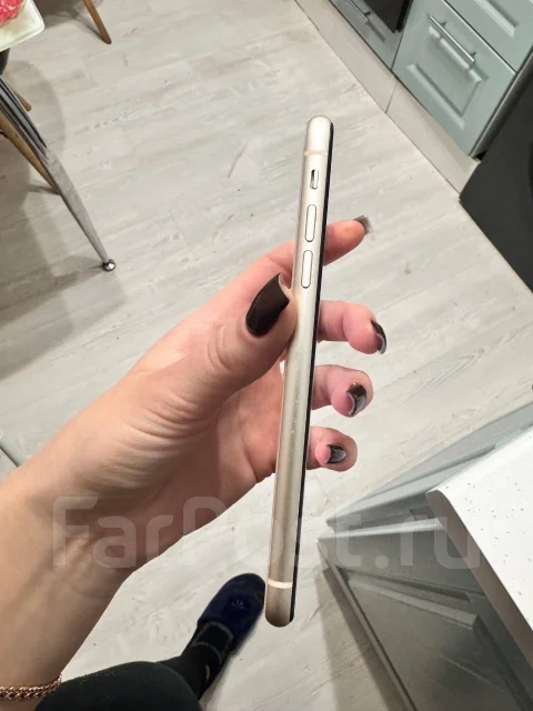 Apple iPhone 11. �/�, 64 ��, �����, 4G LTE ����