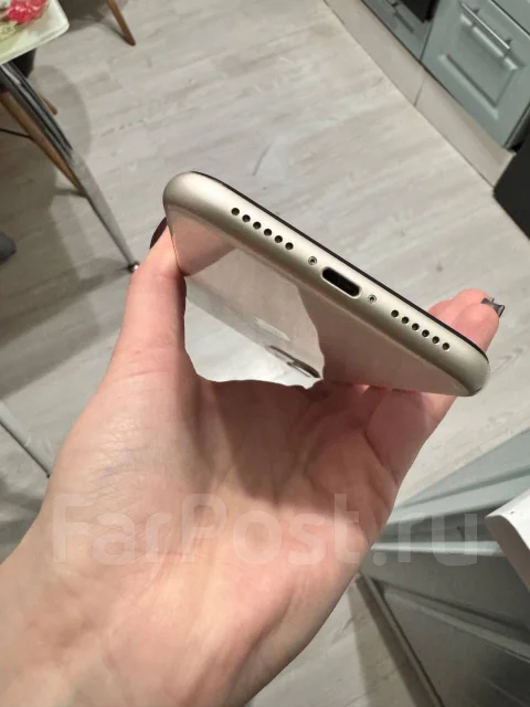 Apple iPhone 11. �/�, 64 ��, �����, 4G LTE ����