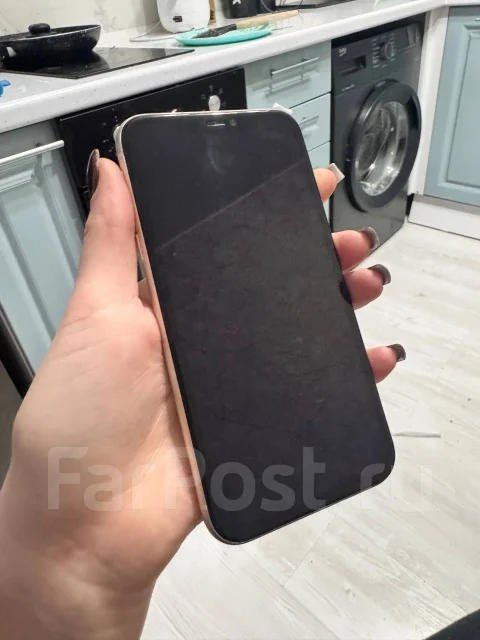 Apple iPhone 11. �/�, 64 ��, �����, 4G LTE ����