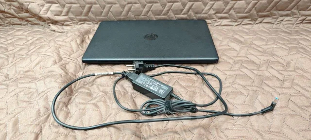HP 15. 15.6", 3,1����, ��� 8 ��, ���� 238���, WiFi: 1, Bluetooth: 1, ����������� �� 4��. ����