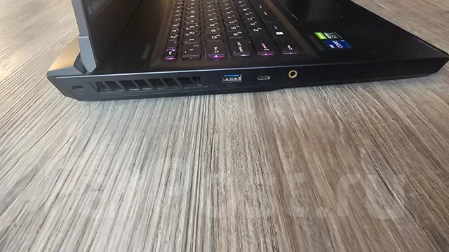 MSI Raider GE76 12UGS. 17.3", 2,3����, ��� 32 ��, ���� 2 000���, WiFi: 1, Bluetooth: 1 ����