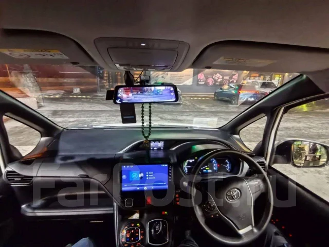 Toyota Noah. �������, ��������, ������ ����