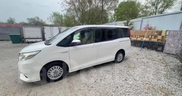 Toyota Noah. �������, ��������, ������ ����