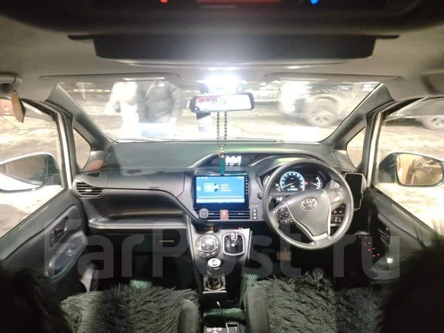 Toyota Noah. �������, ��������, ������ ����