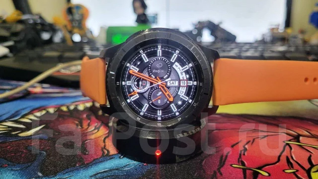 Samsung Gear S3 Frontier. GPS, NFC, IP68 ����