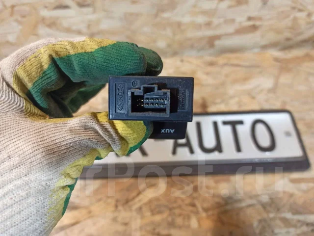 ������ USB Kia Ceed 2007-2010 961201H000 ����