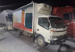 Hino Dutro ����