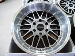 Levanna V10LTH. 9.5x19", 6x139.7, ET8, �� 106,2���. ��� ����� �� ������������ ����