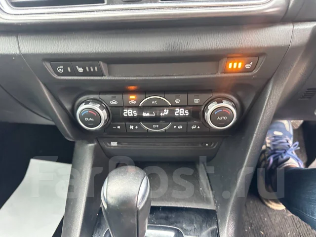 Mazda Axela. BMLFS, S5 ����