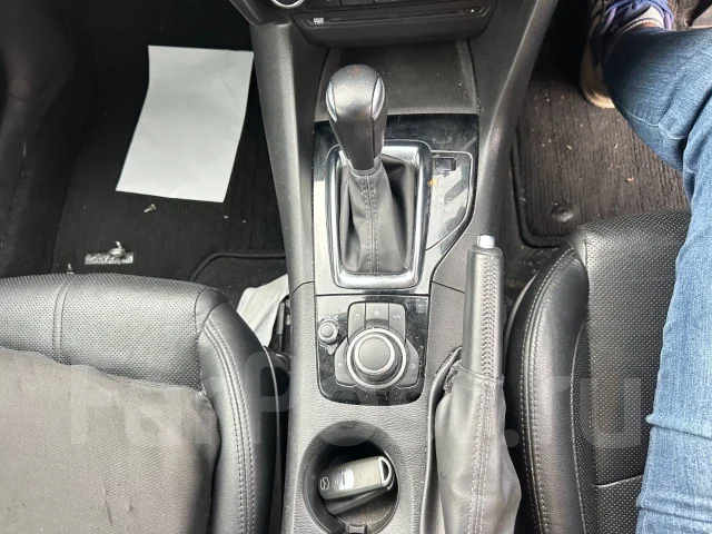 Mazda Axela. BMLFS, S5 ����