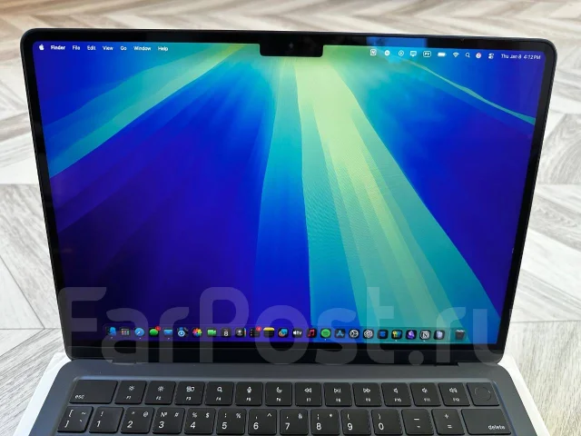 Apple MacBook Air 13 2022 MLY43. 13.6", 3,5����, ��� 8 ��, ���� 512���, WiFi: 1, Bluetooth: 1, ����������� �� 12��. ����