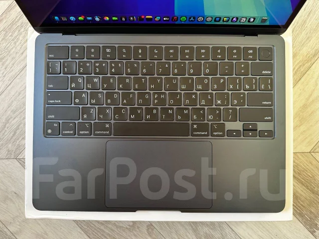 Apple MacBook Air 13 2022 MLY43. 13.6", 3,5����, ��� 8 ��, ���� 512���, WiFi: 1, Bluetooth: 1, ����������� �� 12��. ����