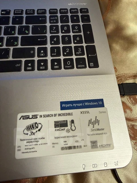 Asus X555L. 15.6", 1,7����, ��� 4 ��, ���� 500���, WiFi: 1, Bluetooth: 1, ����������� �� 1��. ����