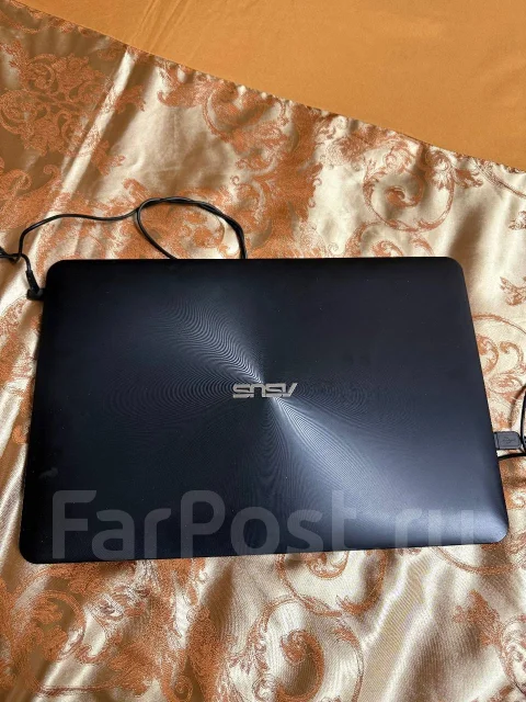 Asus X555L. 15.6", 1,7����, ��� 4 ��, ���� 500���, WiFi: 1, Bluetooth: 1, ����������� �� 1��. ����
