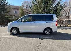 Toyota Voxy ����