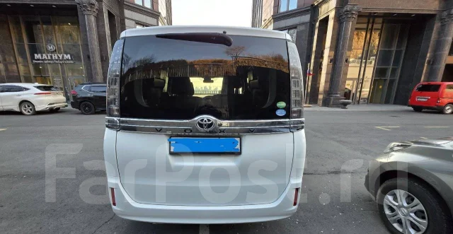 Toyota Voxy. ��������, ��������, 2.0 (152��.�.), ������, 126 000����. �� ����